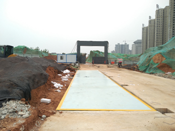 河南六建：洛陽(yáng)定（鼎）府120噸地磅 