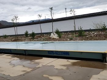 甘肅定西三河口金雞產(chǎn)業(yè)園100噸地磅